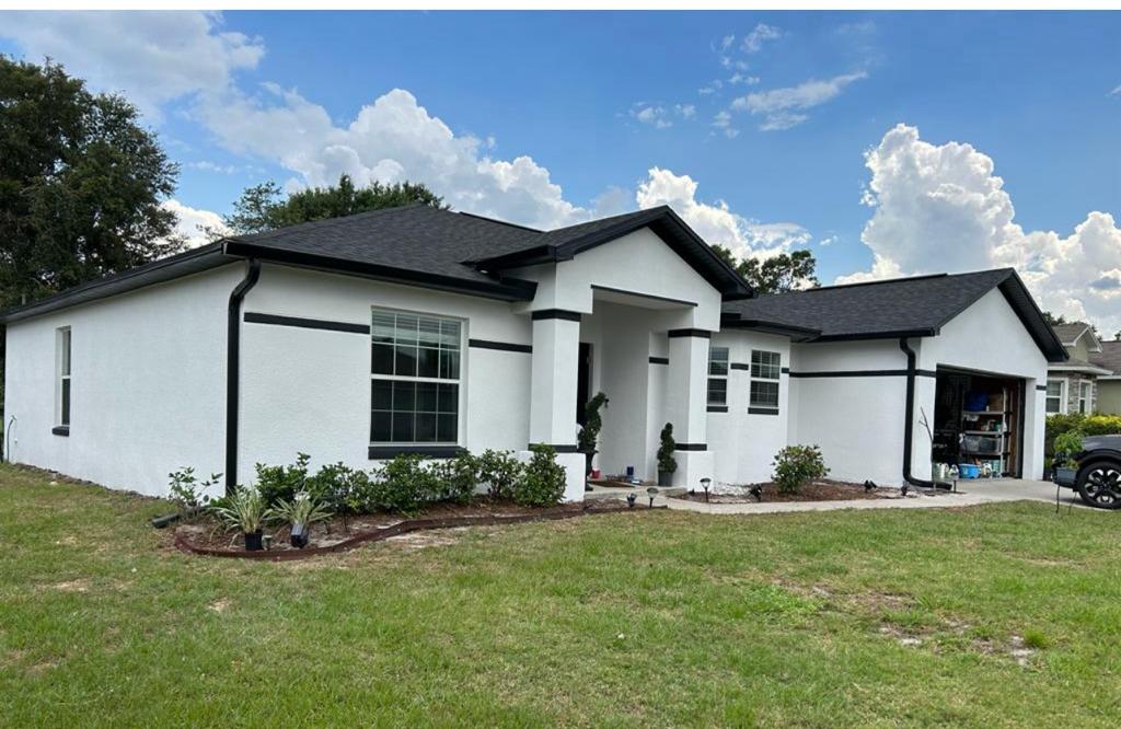 Florida home new contstruction with seamless gutters installed