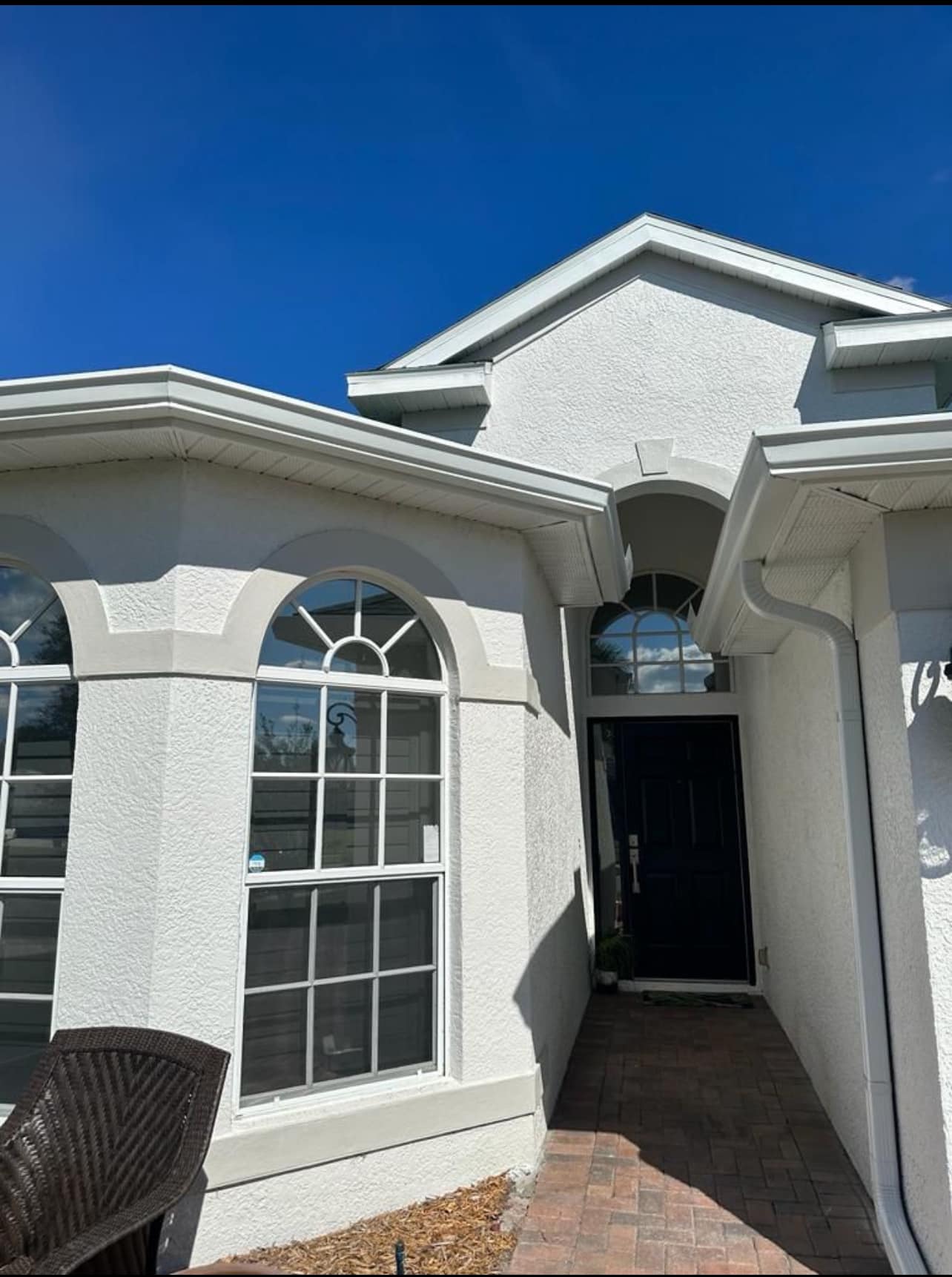 An entryway into a central florida home with beautiful seamless gutters